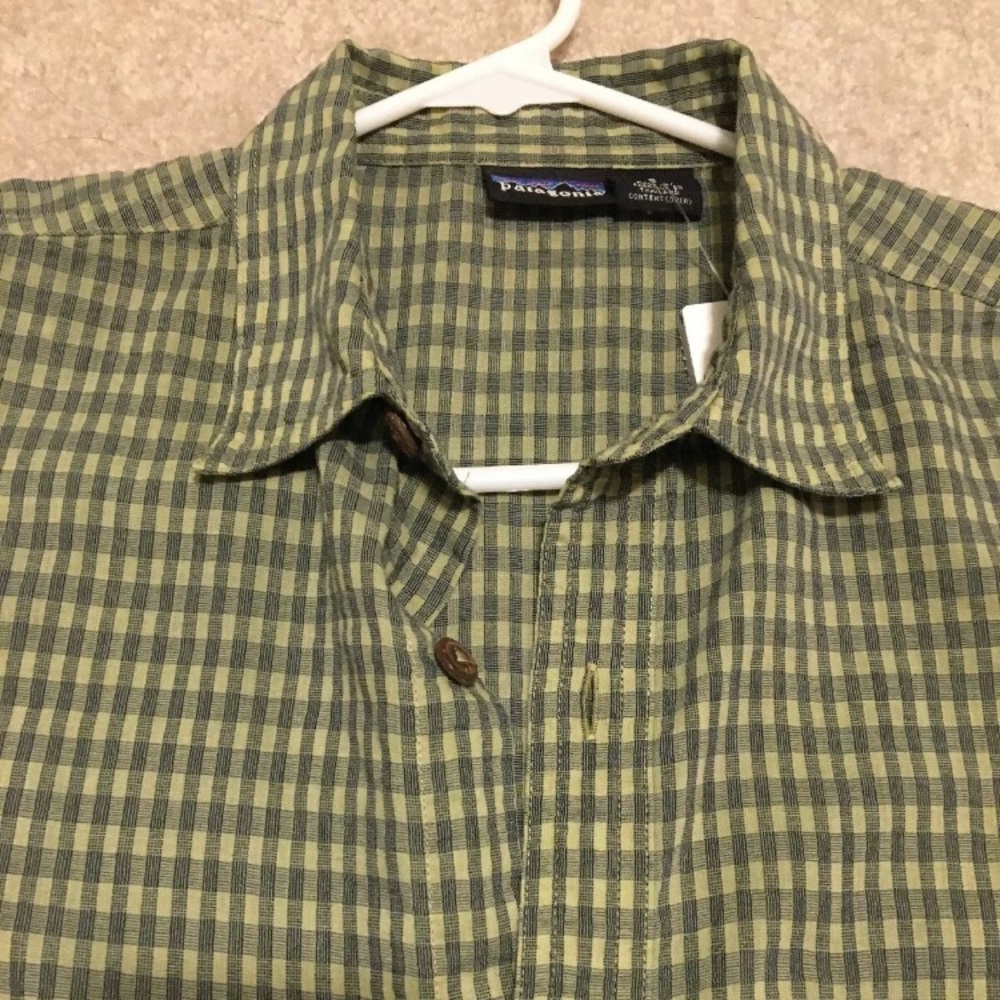 Patagonia Men’s Short Sleeve, Green. Button up